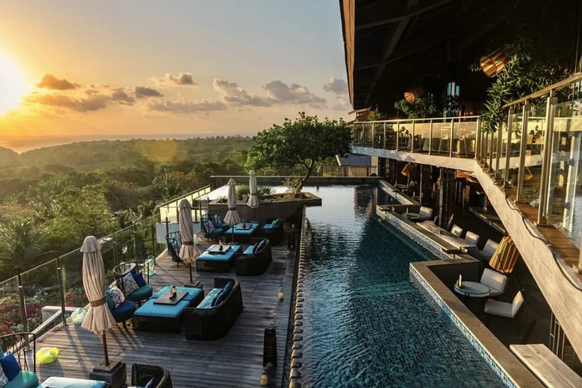 Unique Rooftop Bar & Restaurant