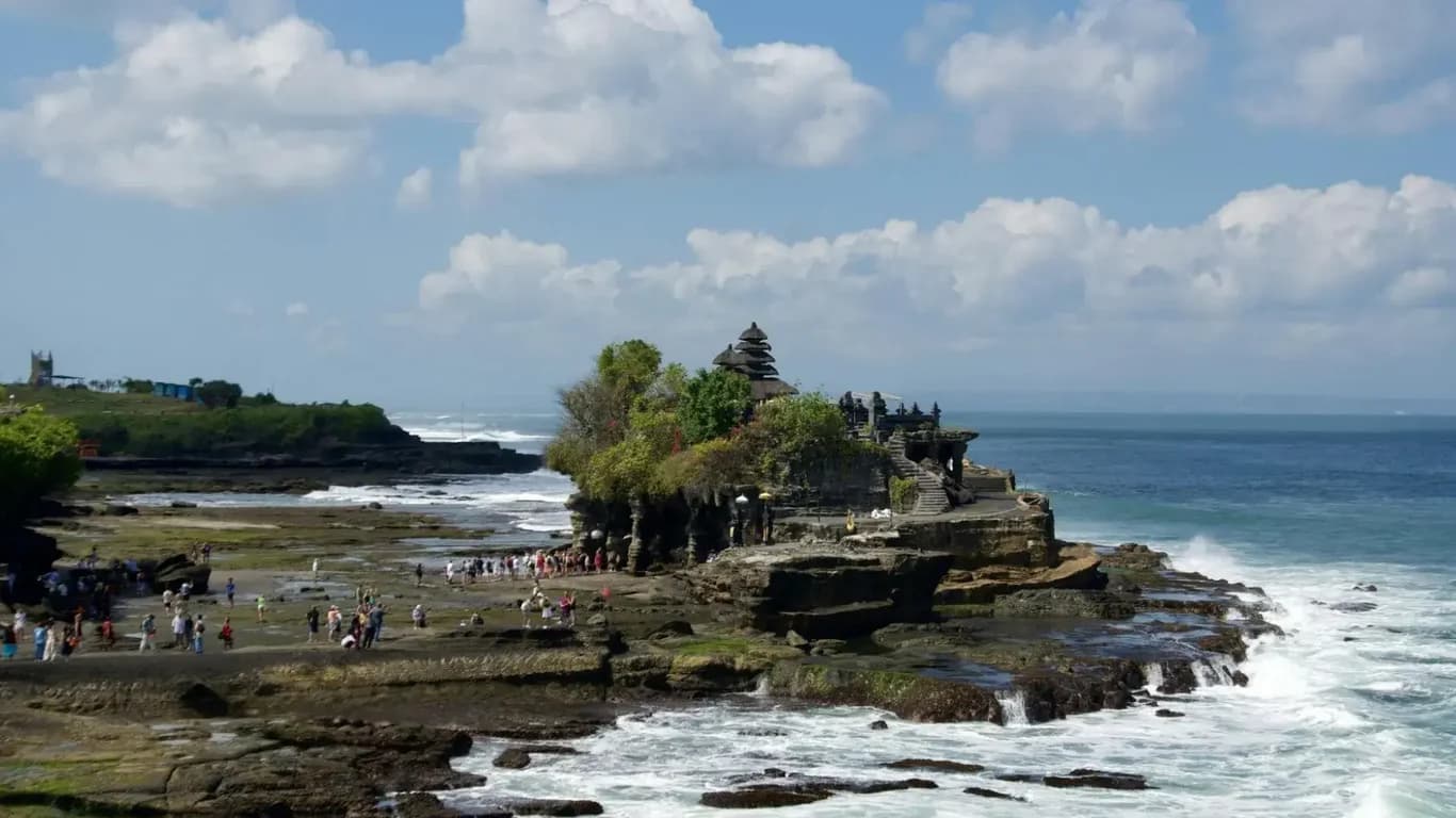 Tanah Lot Temple: An Oceanic Spiritual Sanctuary