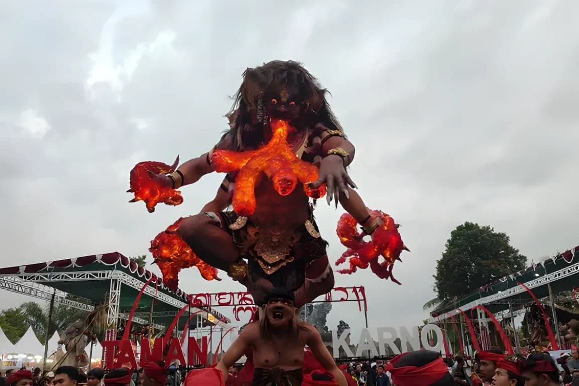 Ogoh-ogoh parade at Tabanan