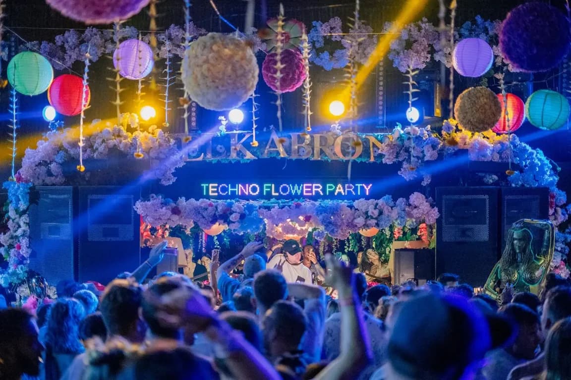 El Kabron Cliff Club