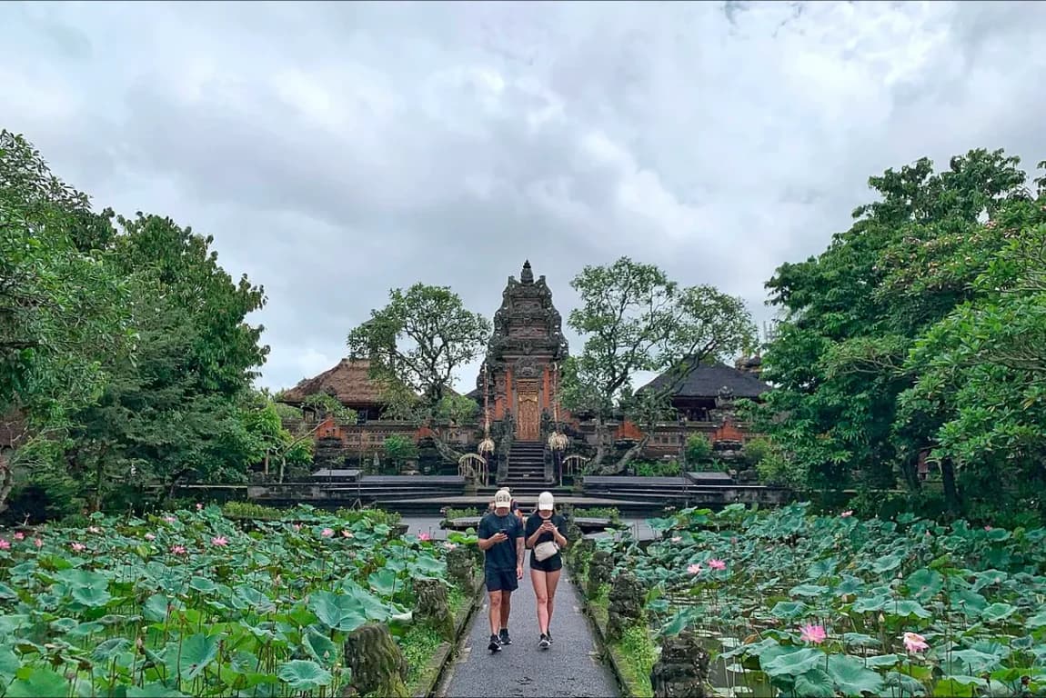 Tourists visiting Pura Taman Kemuda Saraswati