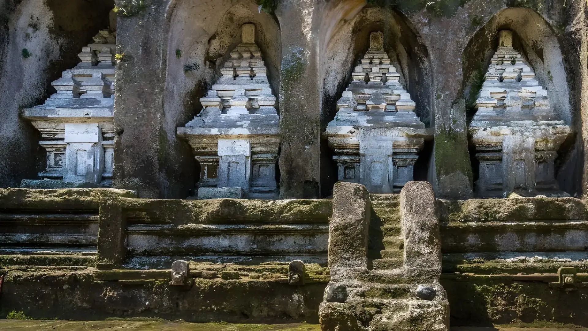 gunung kawi temple at tampaksiring